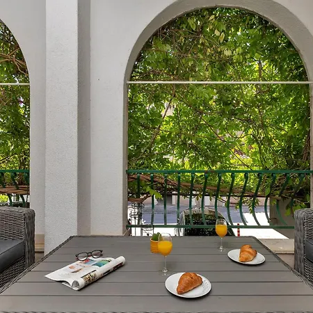 Harmony Of Five Apartment